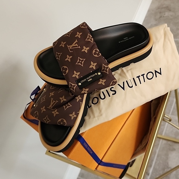 LOUIS VUITTON - Picture 2 of 5